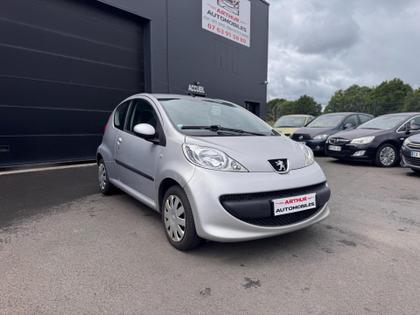 Peugeot 107 - Trendy  1.0e 12V 68ch BLUE LION - 5 990 €