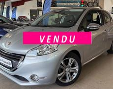 Peugeot 208 - Allure  1.6 VTi 120ch BVM5 - 7 495 €