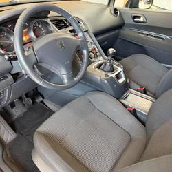 Peugeot 5008 Premium 5pl 1.6 HDi 112ch FAP BVM6 Qu&eacute;vert