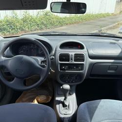 Renault Clio 2 1.6 l i 90 cv Les Ponts-de-C&eacute;