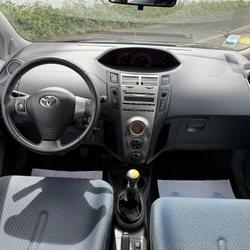 Toyota Yaris Confort MultiMode 100 VVT-i Les Ponts-de-C&eacute;