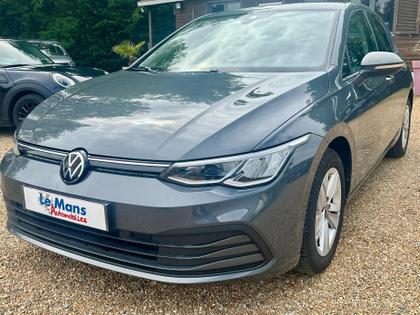 Volkswagen Golf 8 - Life  2.0 TDI SCR 115 DSG7 - 22 400 €