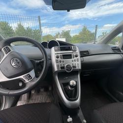 Toyota Verso 126 D-4D 5pl Ch&acirc;teaugiron