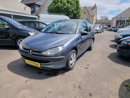 Peugeot 206 -  1.4e 75ch - 2 990 €