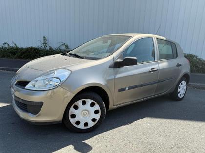 Renault Clio 3 - Authentique  1.2 16V 75 eco2 - 4 990 €