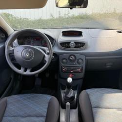 Renault Clio 3 Authentique 1.2 16V 75 eco2 Les Ponts-de-C&eacute;