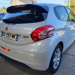 Peugeot 208 F&eacute;line 1.6 e-HDi 92ch BVM5 Saint-Jean-des-Champs