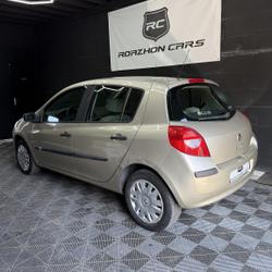 Renault Clio 3 Confort Dynamique 1.4 16V 100 Ch&acirc;teaugiron