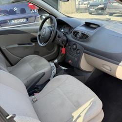Renault Clio 3 Confort Dynamique 1.4 16V 100 Ch&acirc;teaugiron