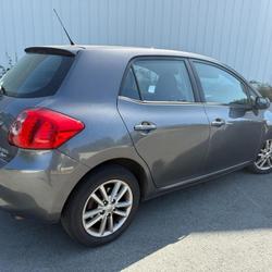 Toyota Auris Lin&eacute;a Luna 126 D-4D Les Ponts-de-C&eacute;