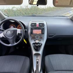 Toyota Auris Lin&eacute;a Luna 126 D-4D Les Ponts-de-C&eacute;
