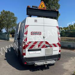 Renault Master ATTELAGE TRIFLASH + GYROPHARES EQUIPE ADR L3H2 12m3 135CV DOUBLE PORTE LATERALE PMV CROCHET Tr&eacute;gueux