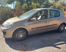 Renault Clio 3 - Authentique  1.2 16V 75 eco2 - 3 490 €