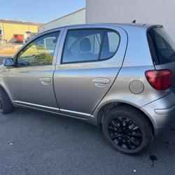 Toyota Yaris Luna 1.3 VVTI 85 La Bruffi&egrave;re