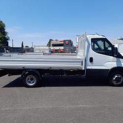 Iveco Daily CAMERA RECUL / 3.0L 160CV PLATEAU 3m95 / ATTELAGE / PTRA 7T / Laval