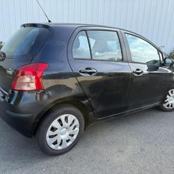 Toyota Yaris 1.3 - 87 VVT-i Les Ponts-de-C&eacute;