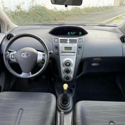 Toyota Yaris 1.3 - 87 VVT-i Les Ponts-de-C&eacute;