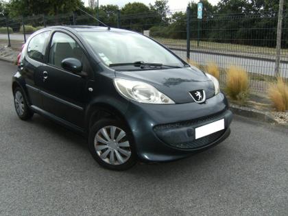 Peugeot 107 - Trendy  1.0e 12V 68ch - 4 800 €