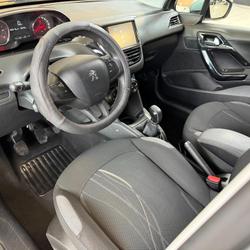 Peugeot 208 Access 1.4 HDi 68ch BVM5 Qu&eacute;vert