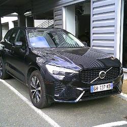 Volvo XC60 Plus Style Dark B4 197 ch Geartronic 8 occasion - Angers - photo 2/16