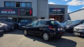 Peugeot 208  - photo 1