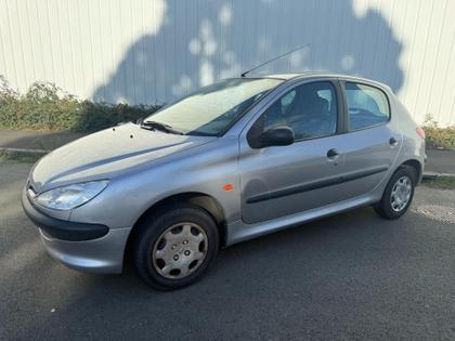 Peugeot 206 -  1.4 i 75 cv - 3 990 €