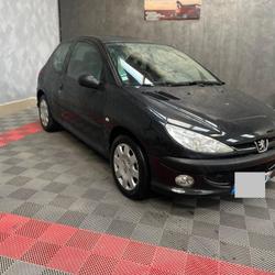 Peugeot 206 Trendy 1.4e 16v occasion - Montreuil-sur-Ille - photo 3/9