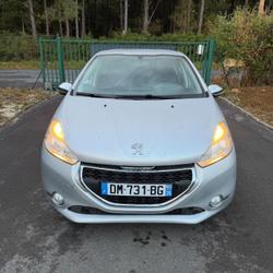 Peugeot 208 Style 1.2 PureTech 82ch BVM5 occasion - Saint-Aubin-d'Aubign&eacute; - photo 2/8