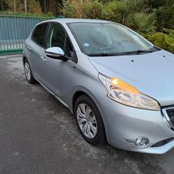 Peugeot 208 Style 1.2 PureTech 82ch BVM5 occasion - Saint-Aubin-d'Aubign&eacute; - photo 3/8