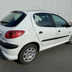 Peugeot 206 1.4 HDI 70 CV occasion - Les Ponts-de-C&eacute; - photo 2/5