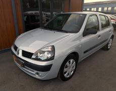Renault Clio 2 -  1.2 - 3 990 €