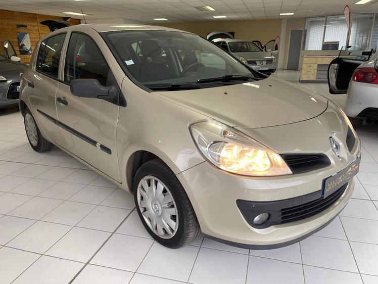 Renault Clio 3  - Authentique - 6 490 €