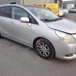 Toyota Verso Dynamic 126 D-4D 7pl FAP occasion - Ch&acirc;teaugiron - photo 2/7