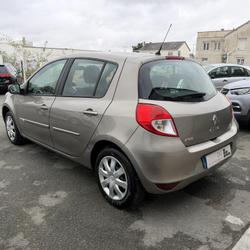 Renault Clio 3 Expression Clim Euro 5 dCi 75 eco2 occasion - Les Ponts-de-C&eacute; - photo 2/5