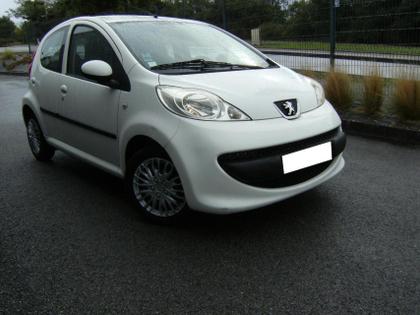Peugeot 107 - Trendy  1.0e 12V 68ch BLUE LION - 3 890 €