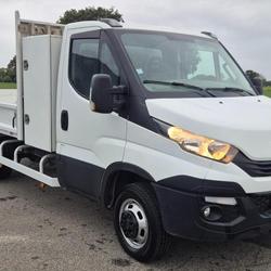 Iveco Daily CAB 35 C 15H/P EMP 3450 QUAD-LEAF BVM6 occasion - Saint-Sulpice-la-For&ecirc;t - photo 2/8