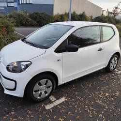 Volkswagen UP High ! 1.0 60 occasion - Marcey-les-Gr&egrave;ves - photo 2/6