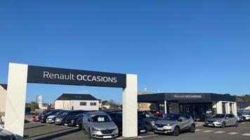 RENAULT ST MALO/DINARD - CAR LOVERS