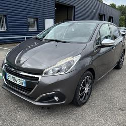 Peugeot 208 Puretech 82 STYLE + Attelage Saint-Savin