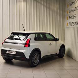 Renault R5 E-Tech Renault 5 E-Tech Electrique 120 ch autonomie urbaine Evolution Morlaix