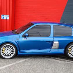 Renault Clio 3 3.0i V6 RS V6 PHASE 2 Saint-&Eacute;gr&egrave;ve