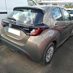 Toyota Yaris Hybrid 116h e-CVT Dynamic Business CAMERA GPS Saint-&Eacute;gr&egrave;ve