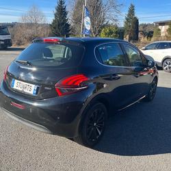 Peugeot 208 1.2i Pure Tech  - 110  Allure + Apple CarPlay + Radars Arri&egrave;re + Clim Auto Amilly