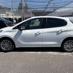 Peugeot 208 (2) 1.2 PureTech S&S 110 Allure Le Creusot