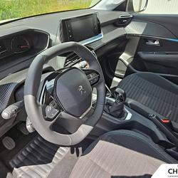 Peugeot 208 208 PureTech 75 S&S BVM5 Style Besan&ccedil;on