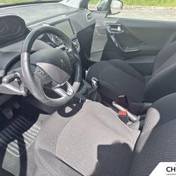 Peugeot 208 208 PureTech 82ch S&S BVM5 Signature Besan&ccedil;on