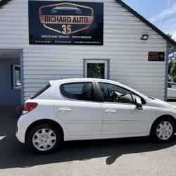 Peugeot 207 1.4 HDi BERLINE Access La Richardais