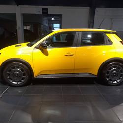 Renault R5 E-Tech Renault 5 E-Tech Electrique 120 ch autonomie urbaine Evolution Quimper