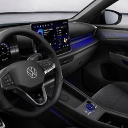 Volkswagen T-Roc 1.5 eTSI Hybrid 150 - DSG 7 R-Line JA18 - Toit ouvrant - Attelage - Si&egrave;ges volant chauffant occasion - Mont&eacute;limar - photo 3/3