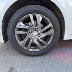 Peugeot 208 208 PureTech 100 S&S EAT8 Style Bi&eacute;ville-Beuville